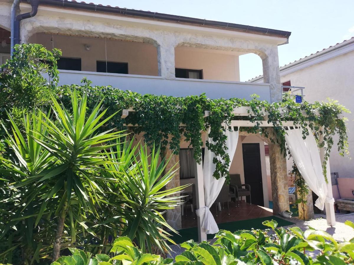 Apartment House Vir-To-All Εξωτερικό φωτογραφία